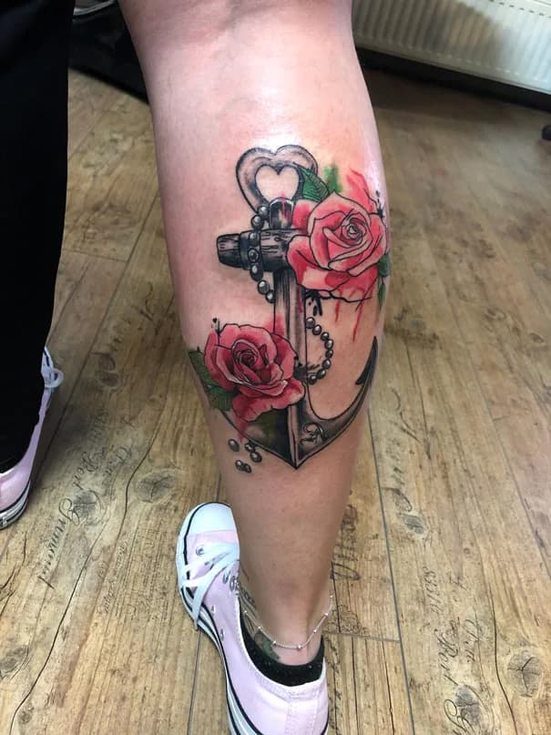 Anchor with red roses on the calf. Tattoo at Ink21 in Vienna.