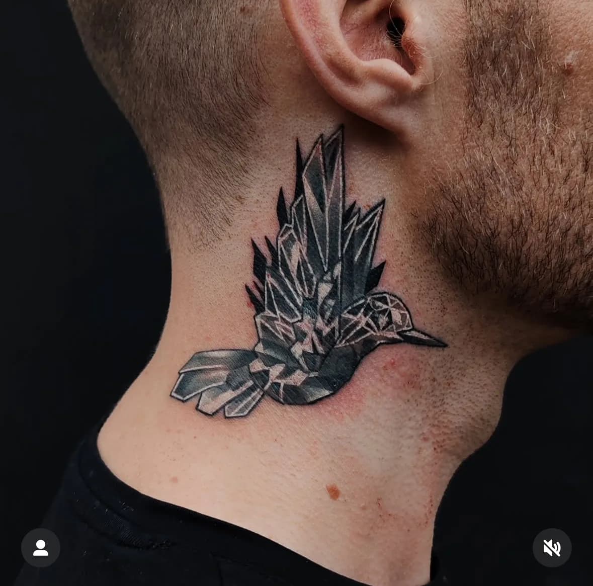 Geometric bird on the side of the neck. Tattoo at Ink21 in Vienna.