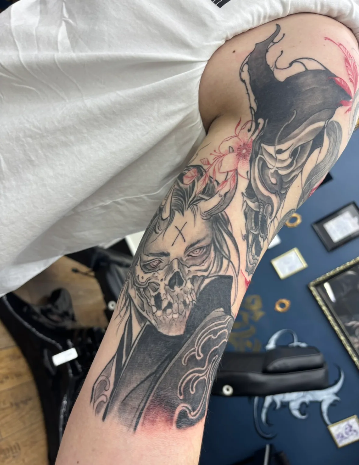 Skull sleeve with a red accent. Tattoo at Ink21 in Vienna.