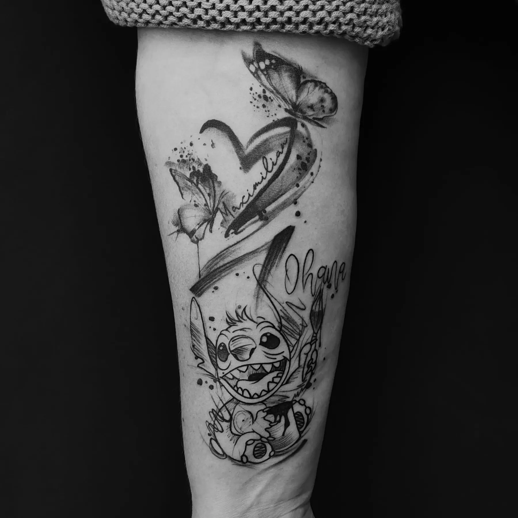 Stitch with butterflies and Ohana. Tattoo at Ink21 in Vienna.